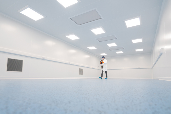 Cogent Technology Unveil Rapidbloc Cleanrooms in New Facility interior image