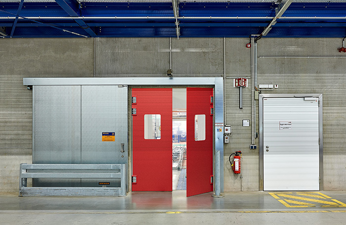 Hörmann UK's double action doors made in polyethylene (PE500) or stainless steel are particularly suited to the food production and distribution markets